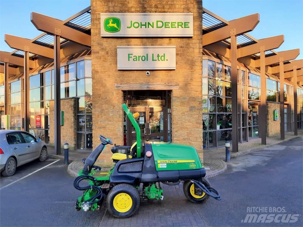 John Deere 7200 Tolókaros fűnyírók