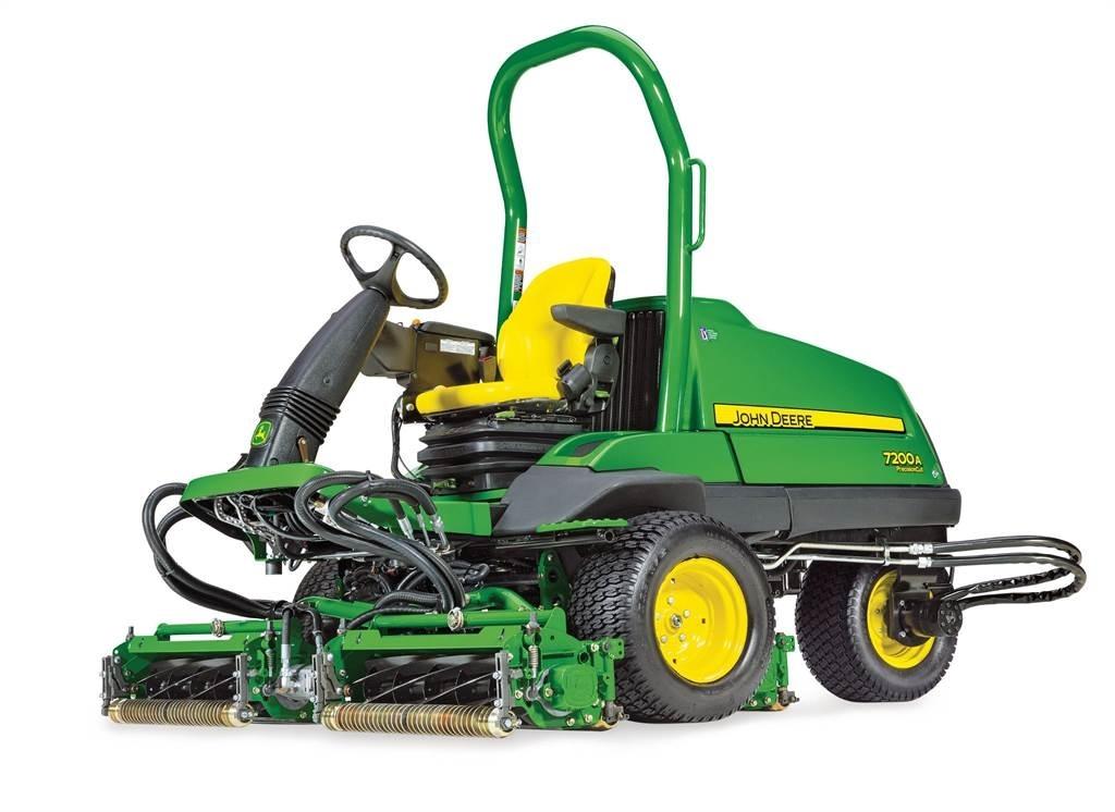 John Deere 7200A Tolókaros fűnyírók