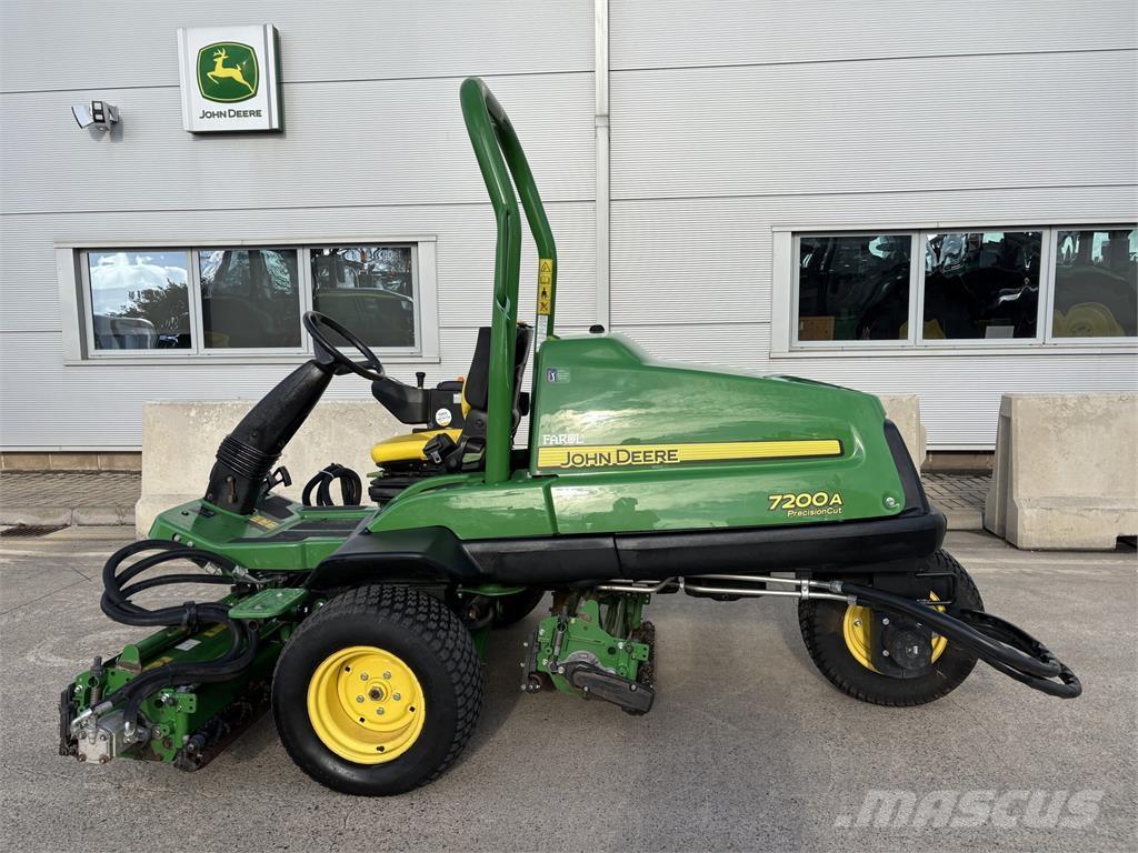 John Deere 7200A Tolókaros fűnyírók