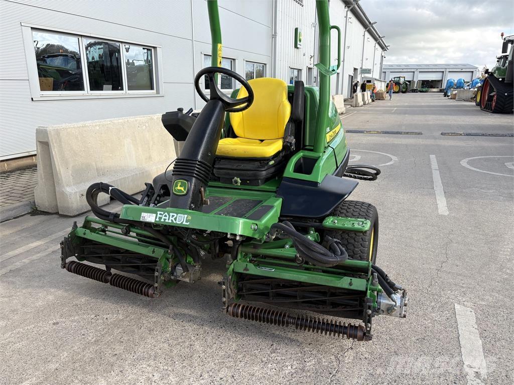 John Deere 7200A Tolókaros fűnyírók