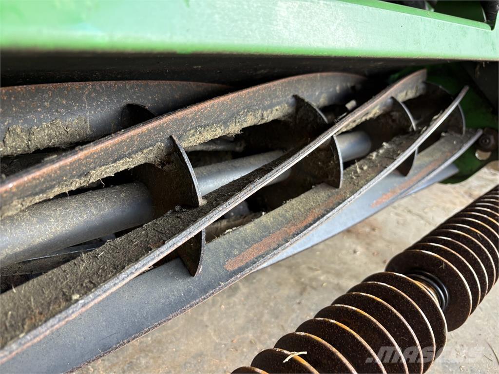 John Deere 7200A Tolókaros fűnyírók