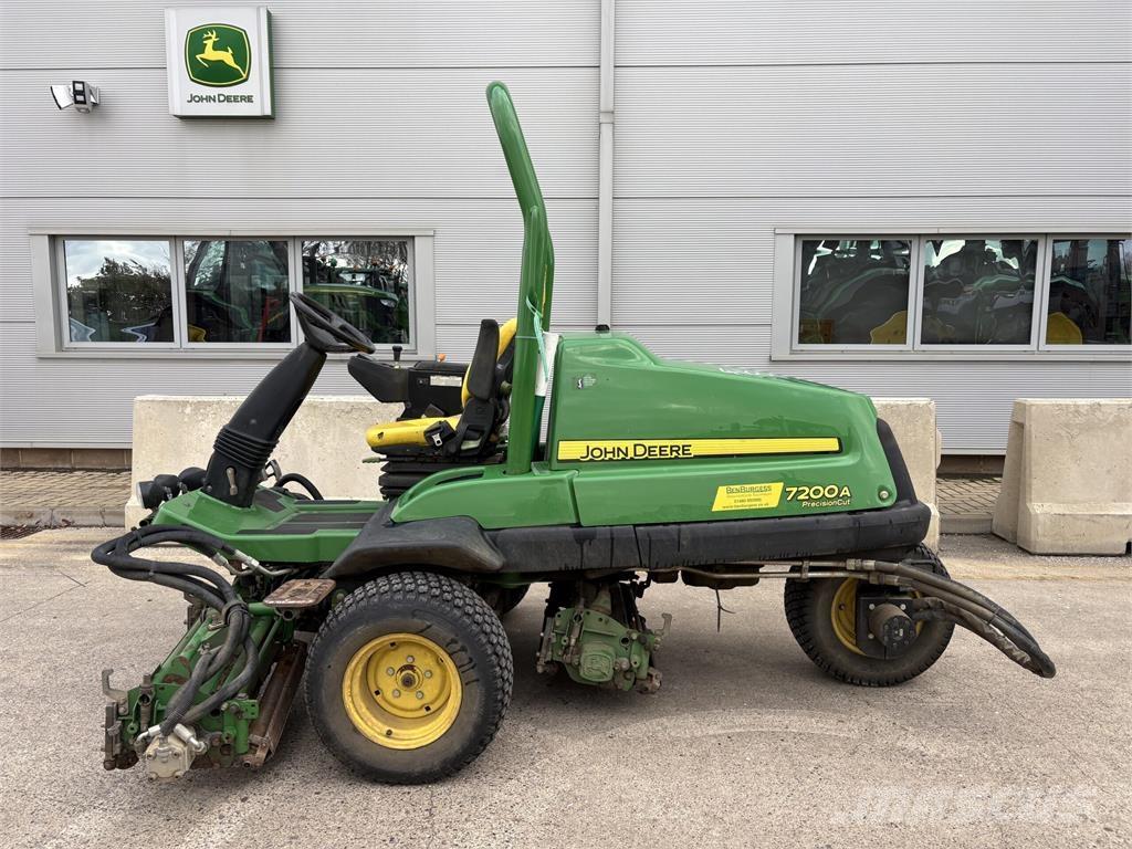 John Deere 7200A Tolókaros fűnyírók