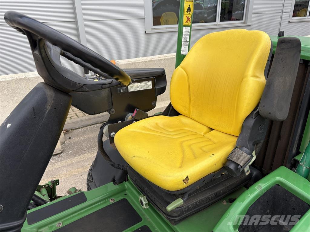 John Deere 7200A Tolókaros fűnyírók