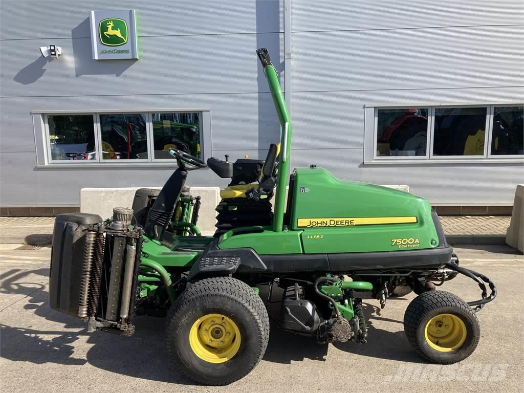 John Deere 7500AE Tolókaros fűnyírók