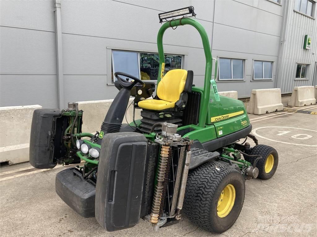 John Deere 7500AE Tolókaros fűnyírók