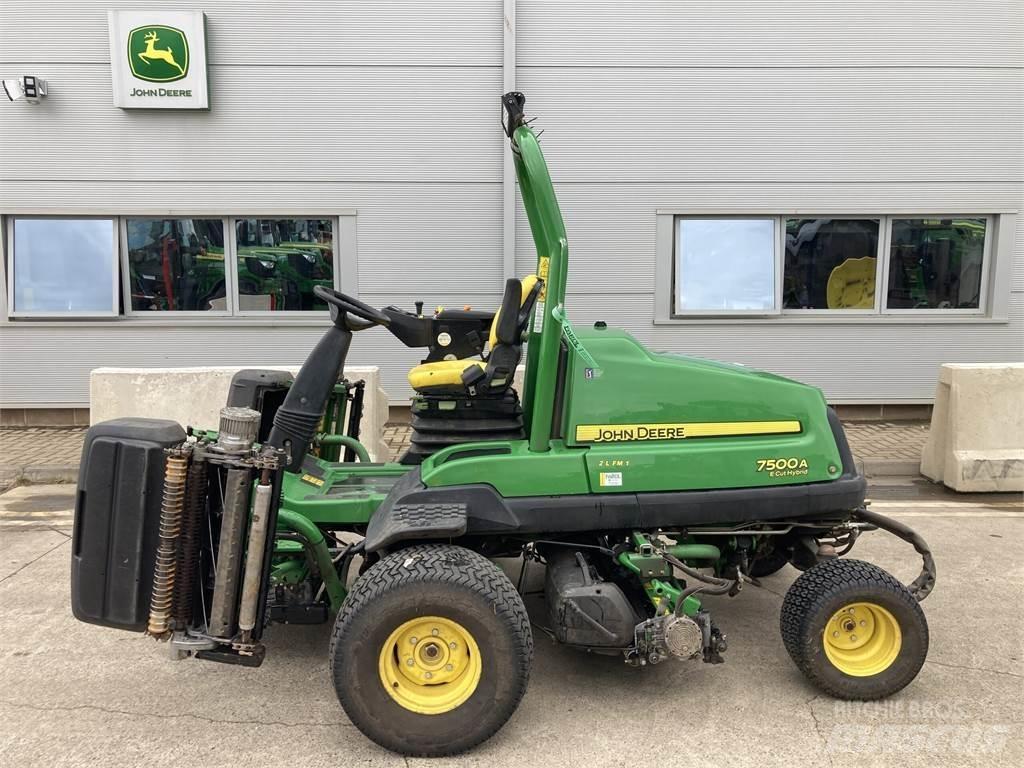 John Deere 7500AE Tolókaros fűnyírók
