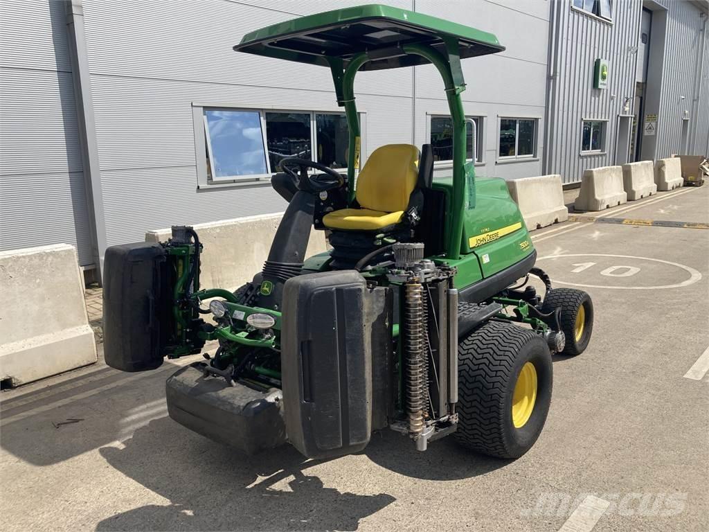 John Deere 7500AE Tolókaros fűnyírók