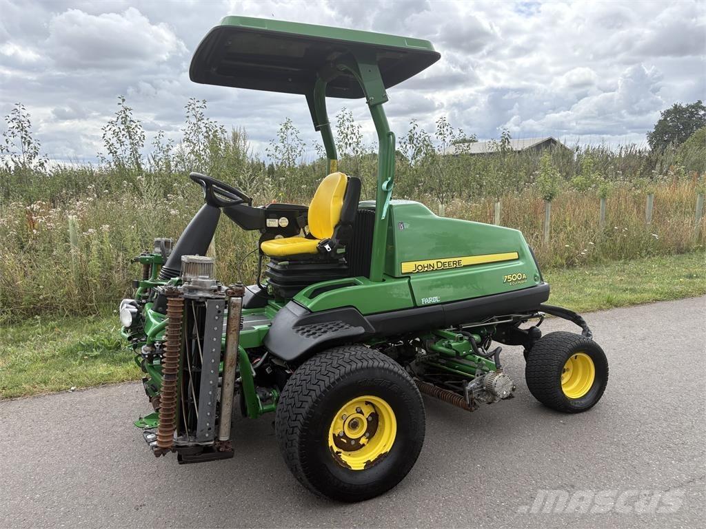John Deere 7500AE Tolókaros fűnyírók