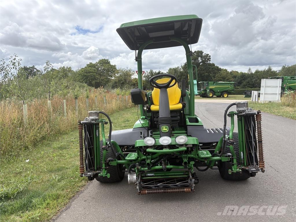 John Deere 7500AE Tolókaros fűnyírók