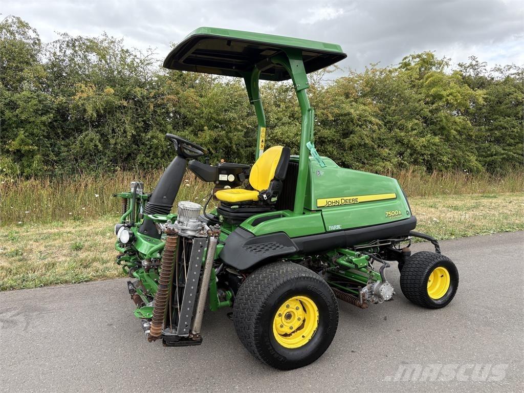 John Deere 7500AE Tolókaros fűnyírók