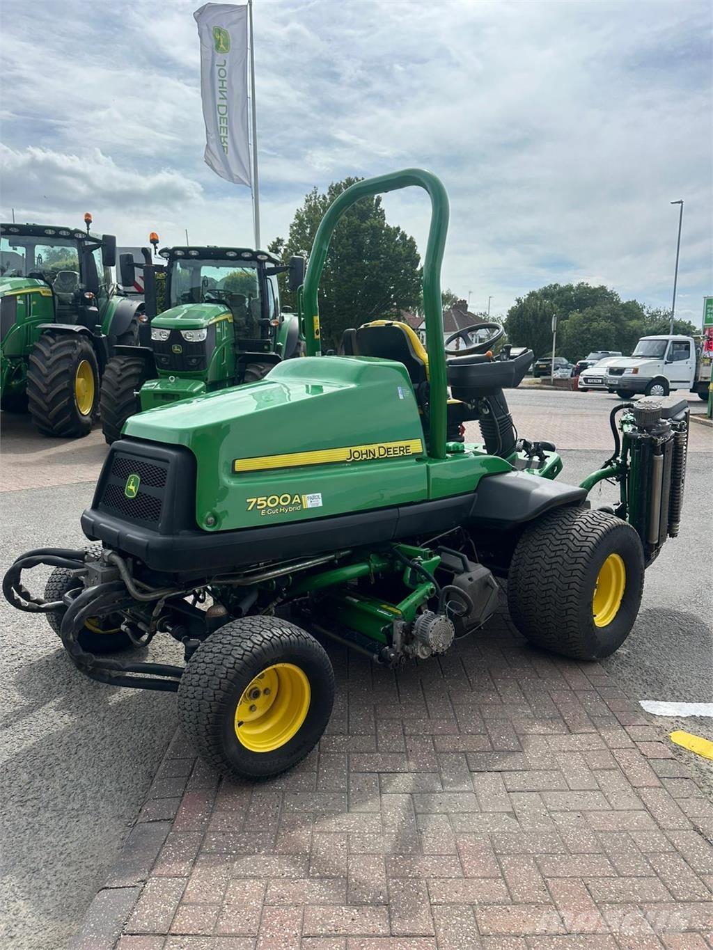 John Deere 7500AE Tolókaros fűnyírók
