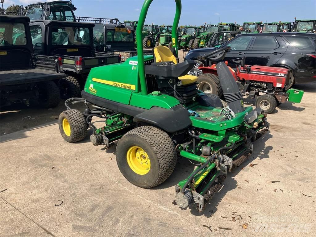 John Deere 7500AE Tolókaros fűnyírók