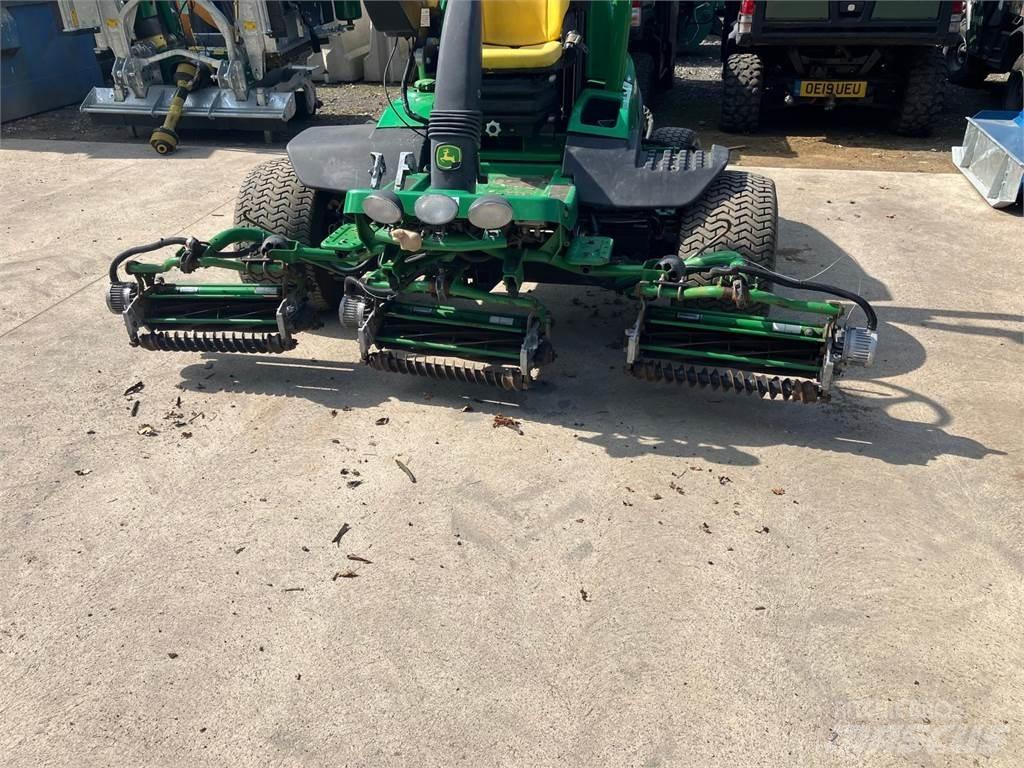 John Deere 7500AE Tolókaros fűnyírók