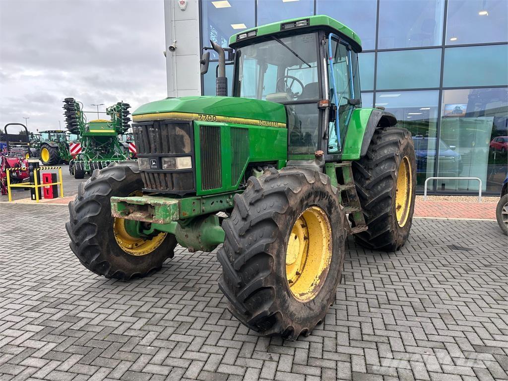 John Deere 7700 Traktorok