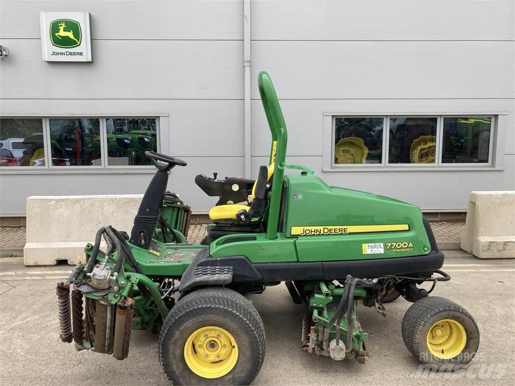 John Deere 7700A Tolókaros fűnyírók