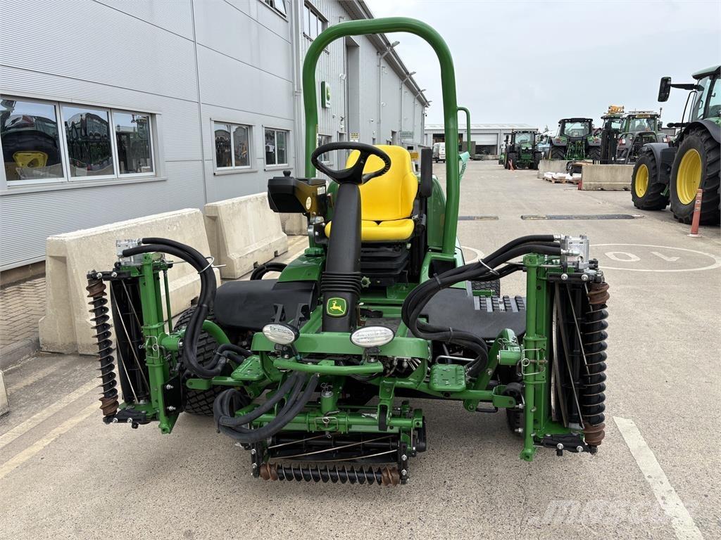 John Deere 7700A Tolókaros fűnyírók
