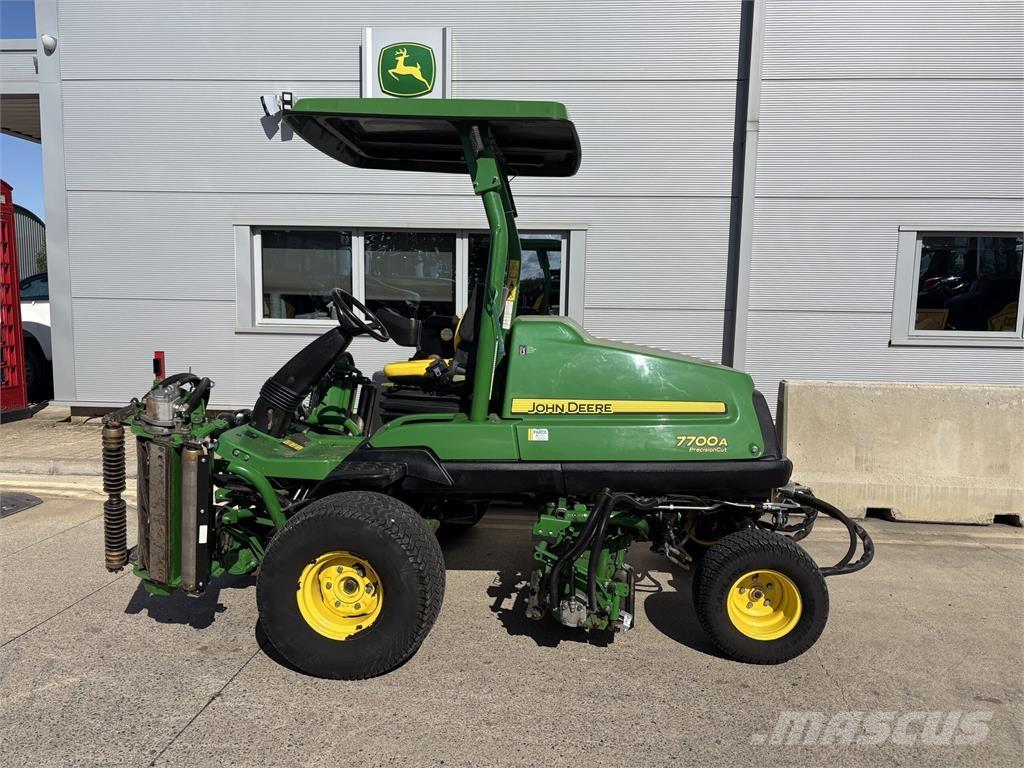 John Deere 7700A Tolókaros fűnyírók