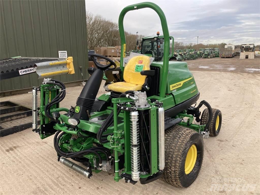 John Deere 7700A Tolókaros fűnyírók