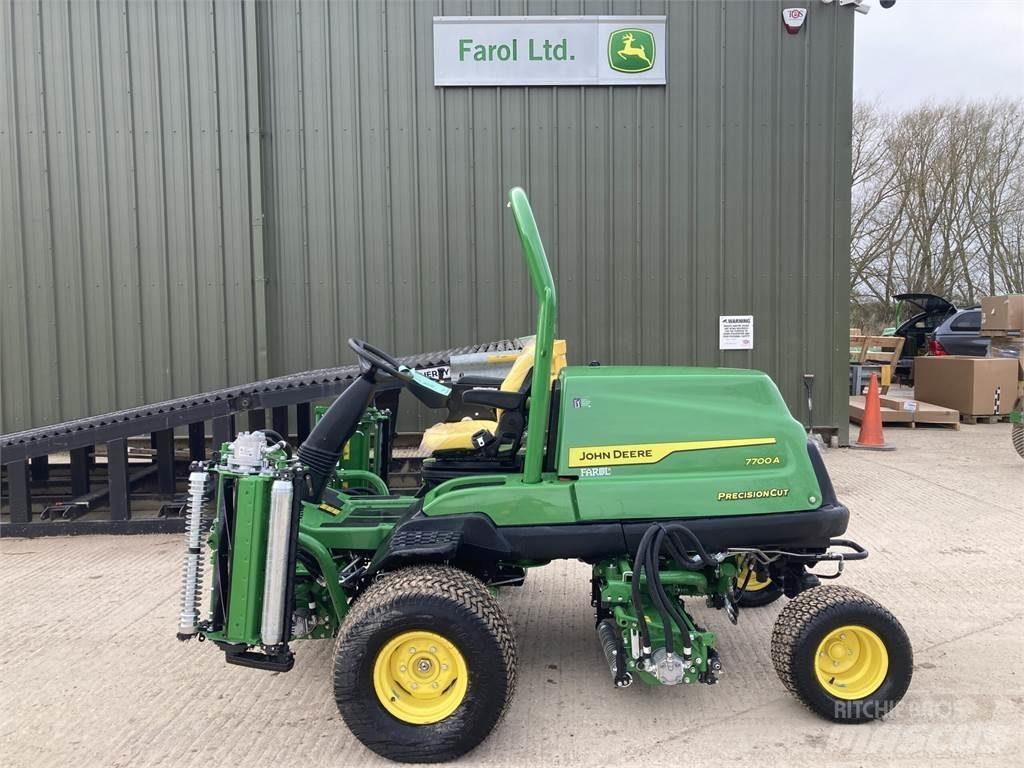 John Deere 7700A Tolókaros fűnyírók