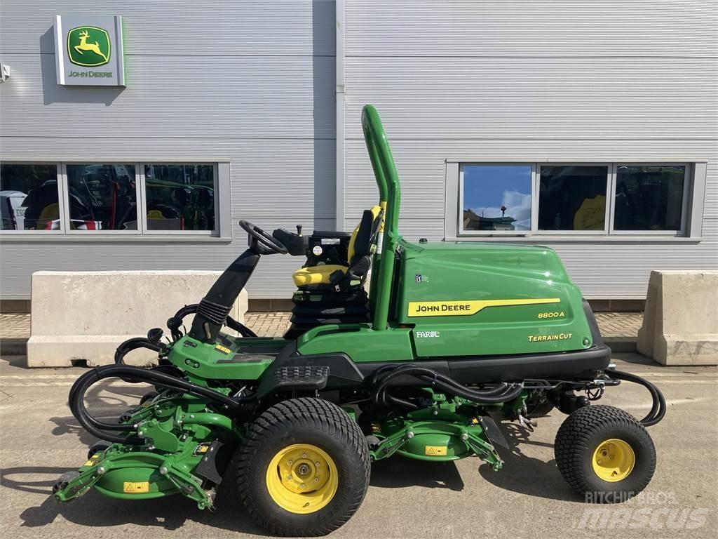 John Deere 8800A Tolókaros fűnyírók
