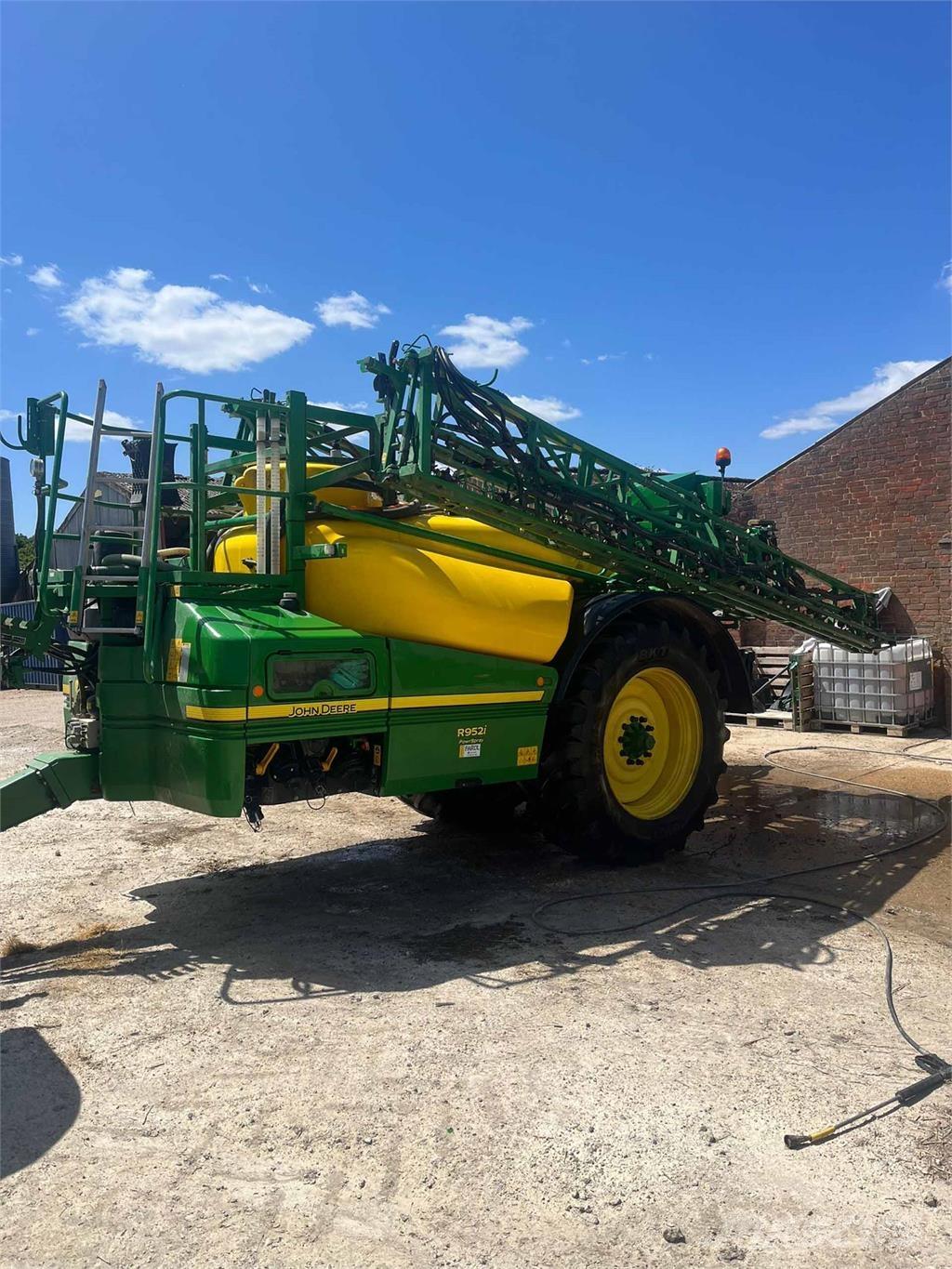 John Deere R952i Önjáró trágyaszórók