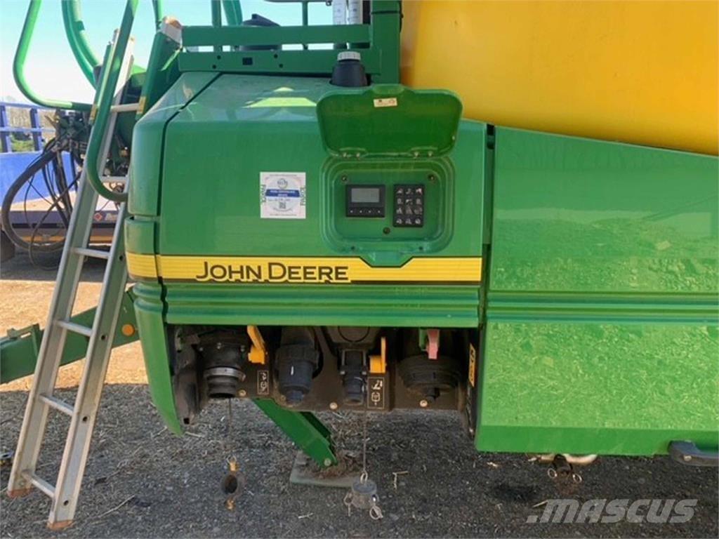 John Deere R962I Önjáró trágyaszórók