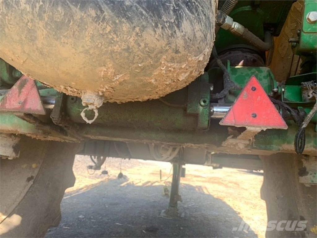 John Deere R962I Önjáró trágyaszórók