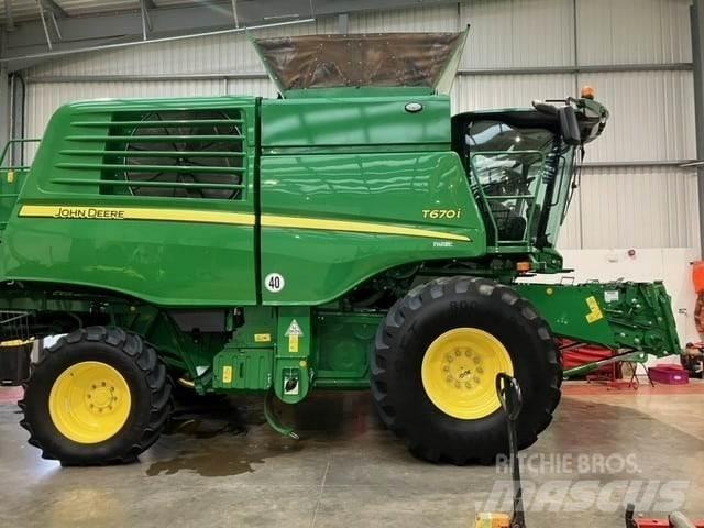 John Deere T670i Kombájnok