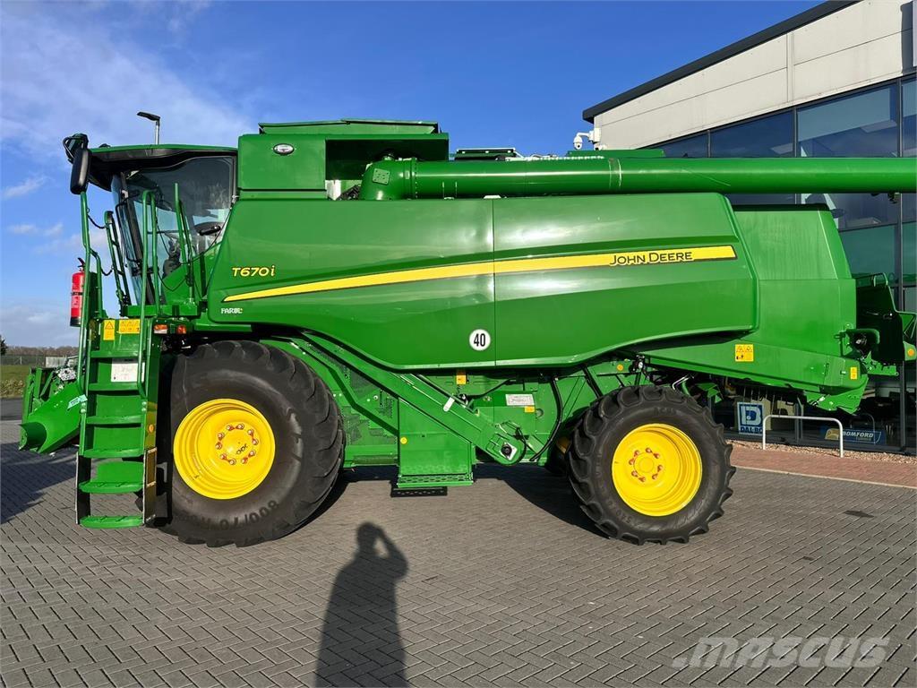 John Deere T670i Kombájnok