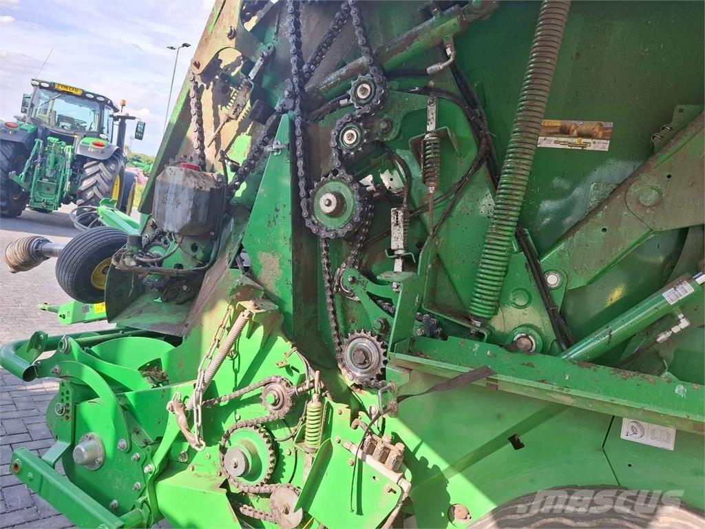 John Deere V451R Szögletes bálázók