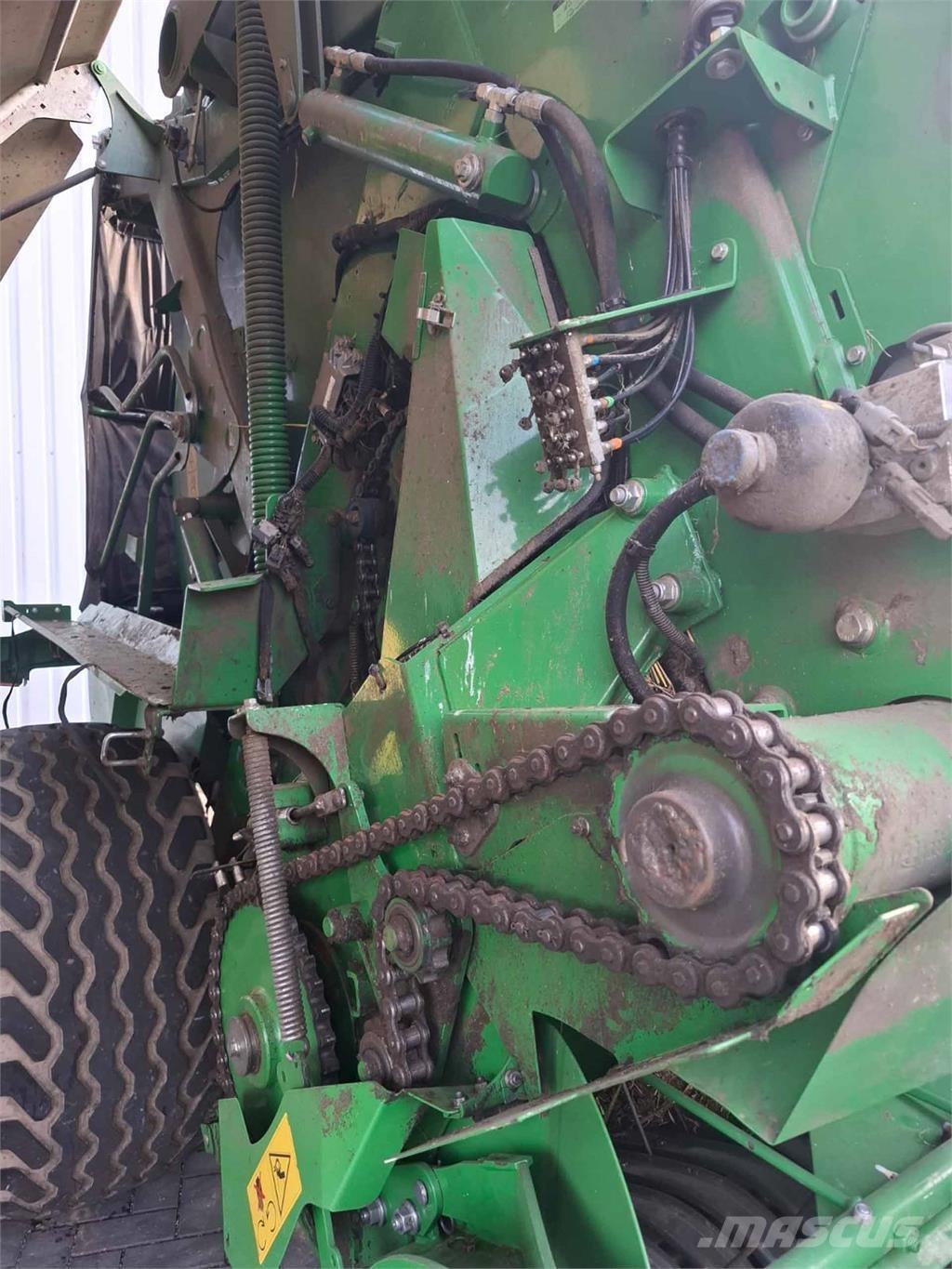 John Deere V451R Szögletes bálázók