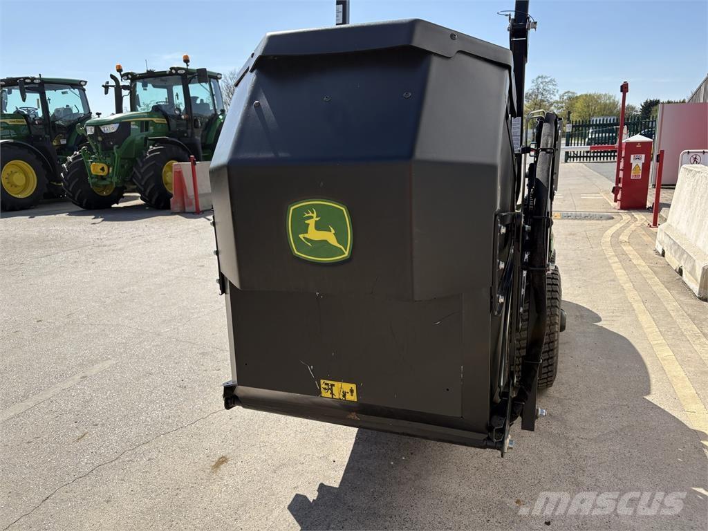 John Deere X950R Ráülős fűnyírók