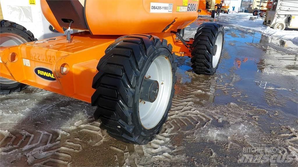 JLG 600AJ Karos emelők