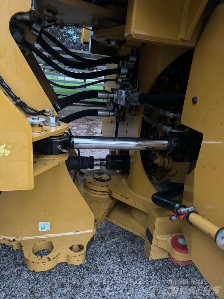 CAT 972 M Gumikerekes homlokrakodók