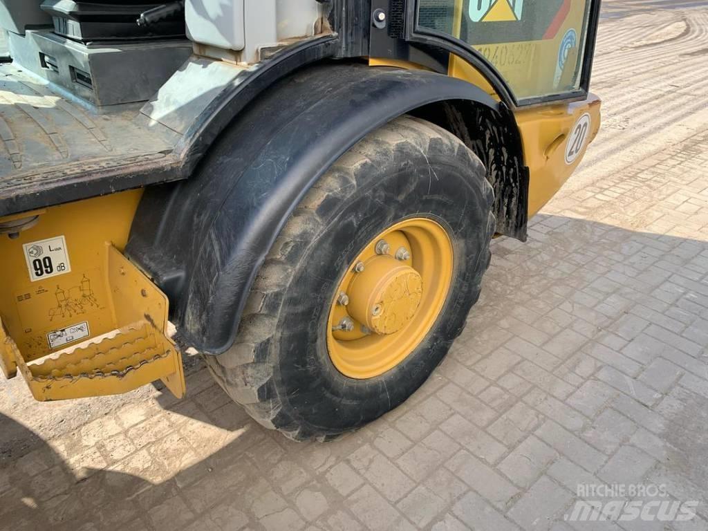 CAT 906 M Gumikerekes homlokrakodók