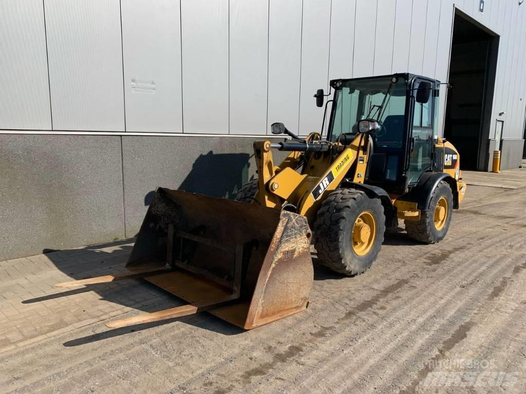 CAT 906 M Gumikerekes homlokrakodók