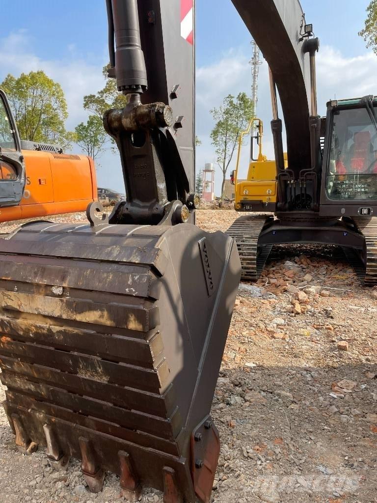 Volvo 220D Lánctalpas kotrók