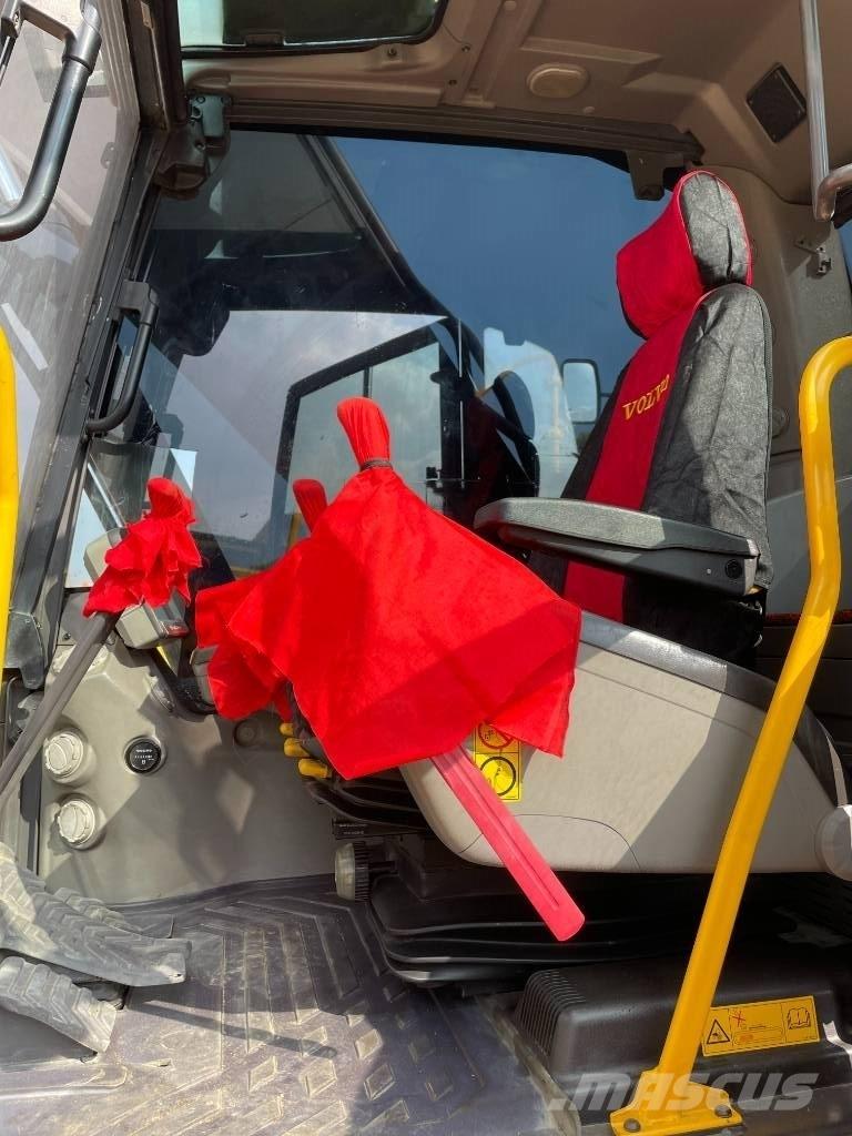 Volvo 220D Lánctalpas kotrók