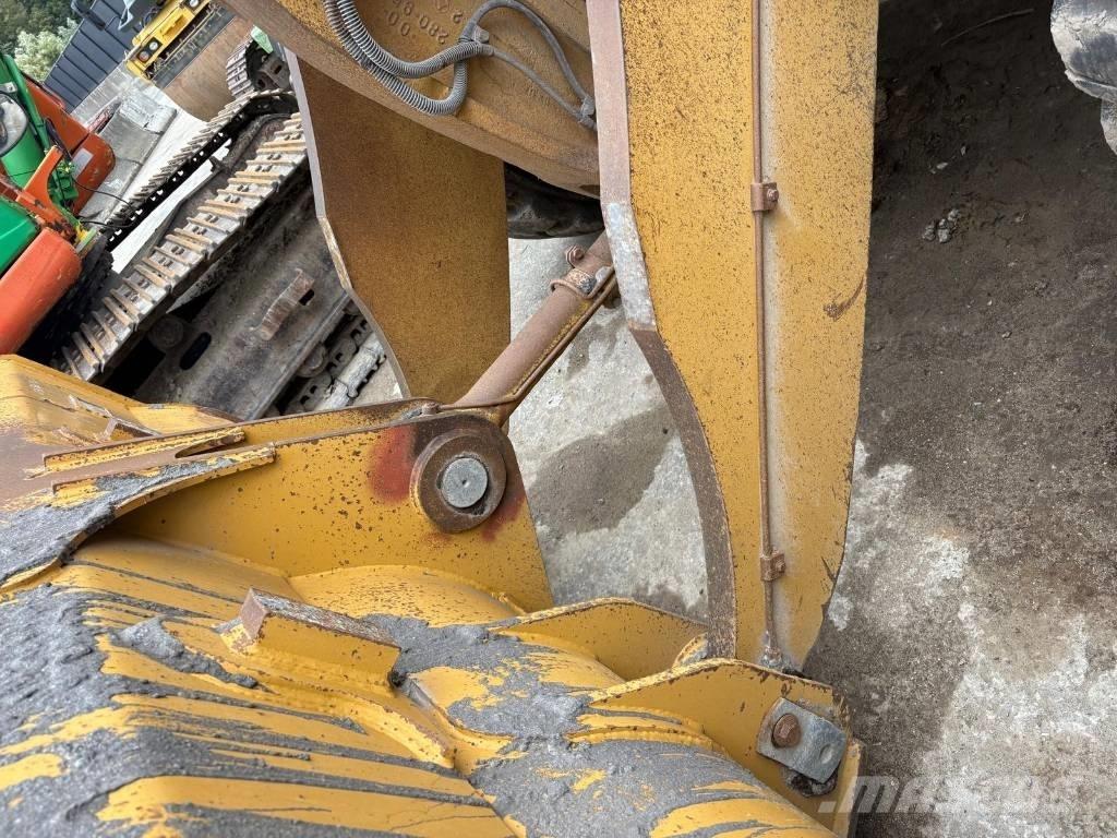 CAT 972 H Gumikerekes homlokrakodók