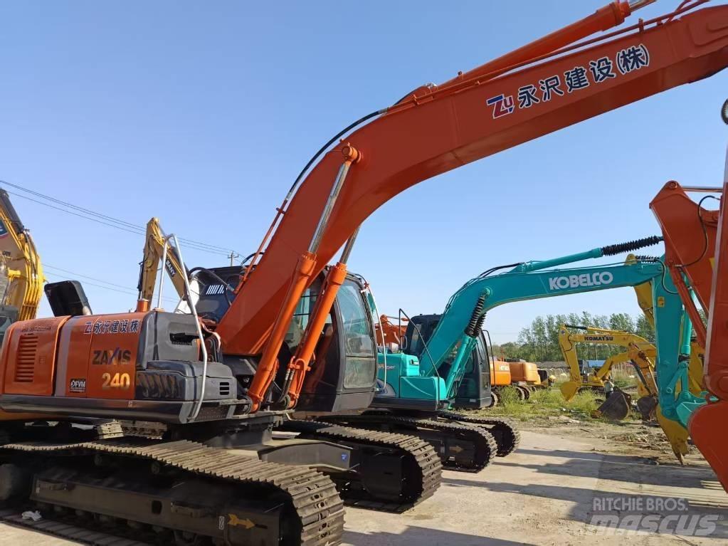 Hitachi ZX 240 Lánctalpas kotrók