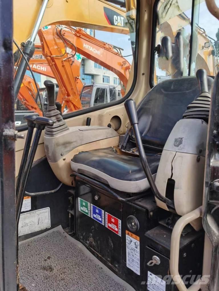 CAT 303 CR Mini kotrók < 7t