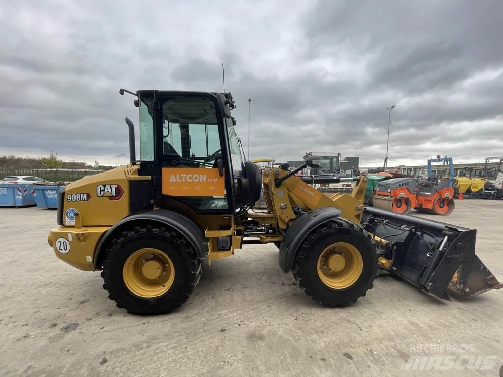 CAT 908M Gumikerekes homlokrakodók