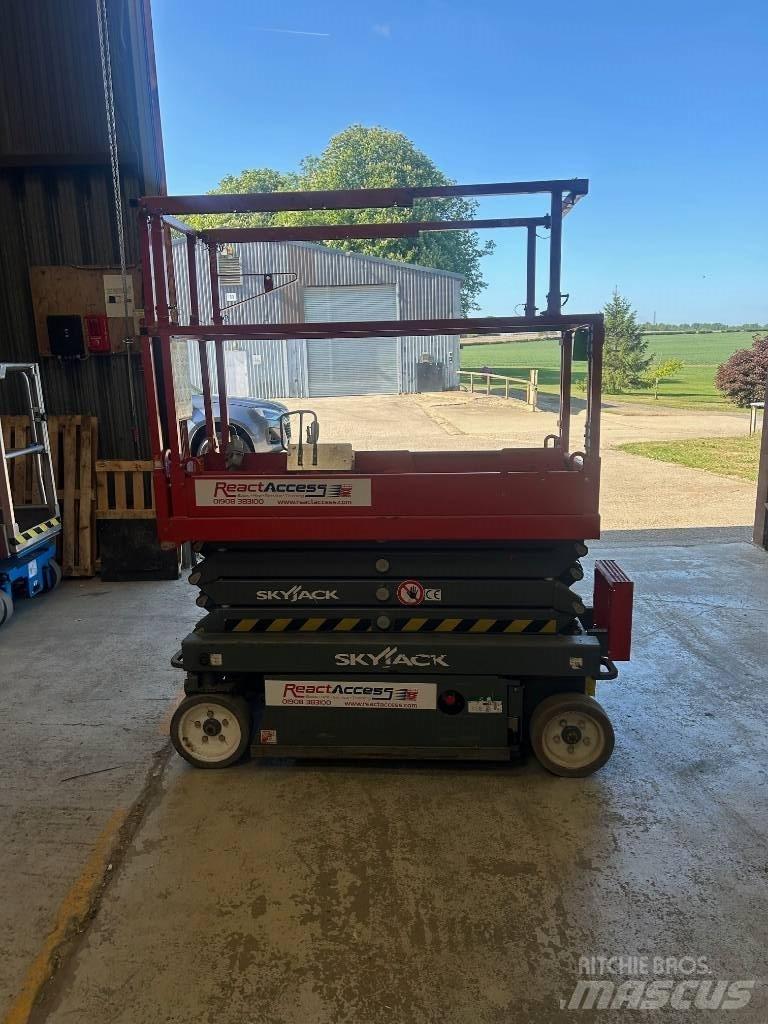 SkyJack SJ3219 Ollós emelők