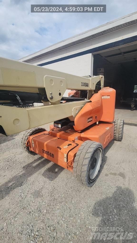JLG E 450 AJ Karos emelők