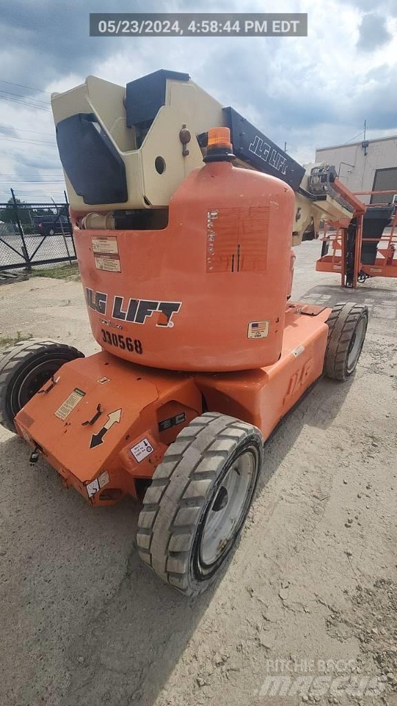 JLG E 450 AJ Karos emelők
