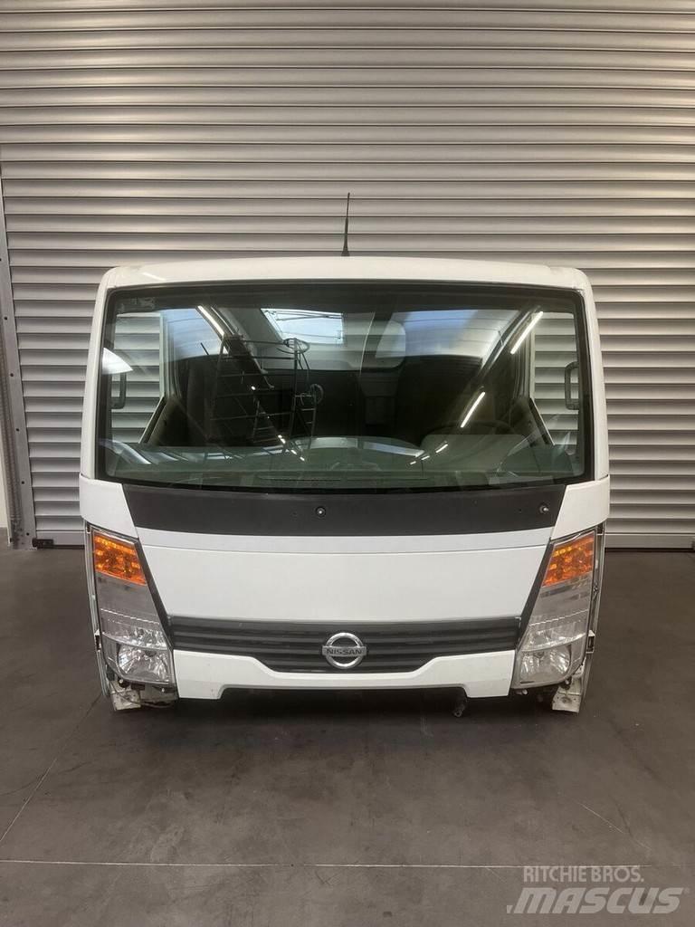 Nissan NT400 Vezetőfülke és belső tartozékok