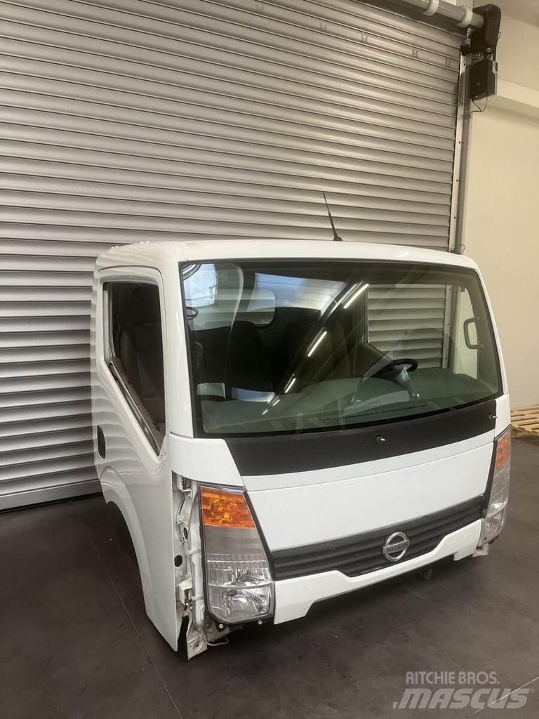 Nissan NT400 Vezetőfülke és belső tartozékok