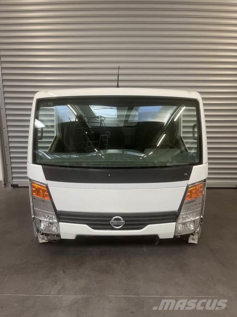 Nissan NT400 Vezetőfülke és belső tartozékok