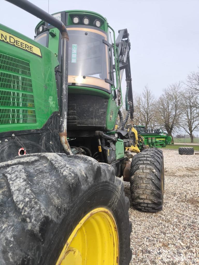 John Deere 1270G Betakarítók