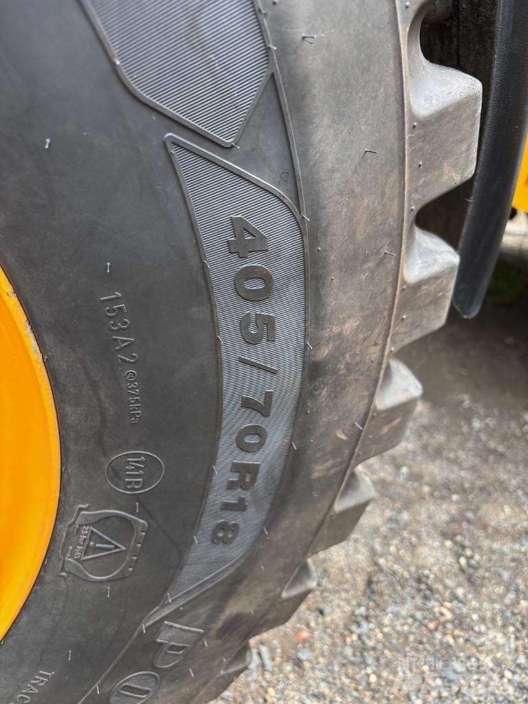 JCB 407 Gumikerekes homlokrakodók
